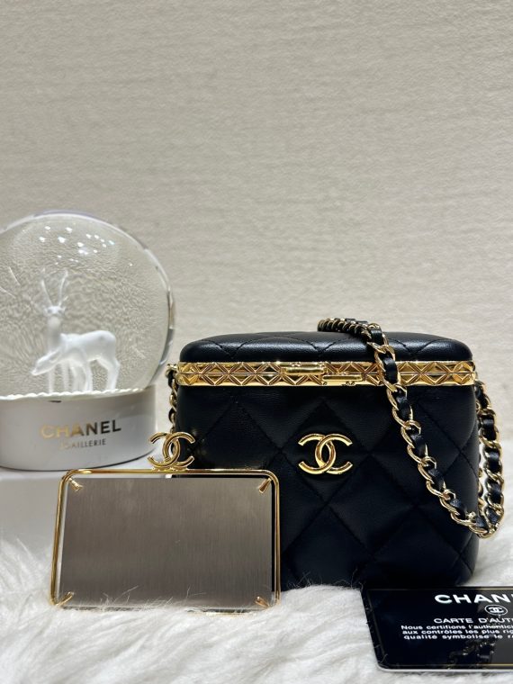 054522 Chanel 22s mini vanity 2022 limited edition