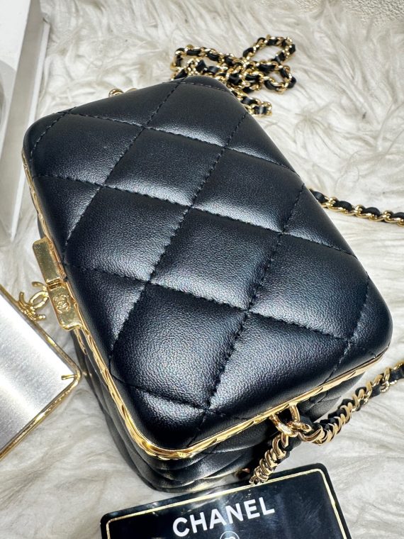 054522 Chanel 22s mini vanity 2022 limited edition