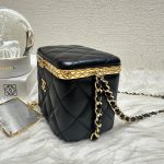 054522 Chanel 22s mini vanity 2022 limited edition