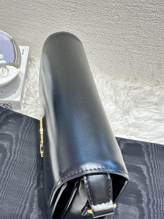 HB20430 Celine triomphe black and gold 2022 medium