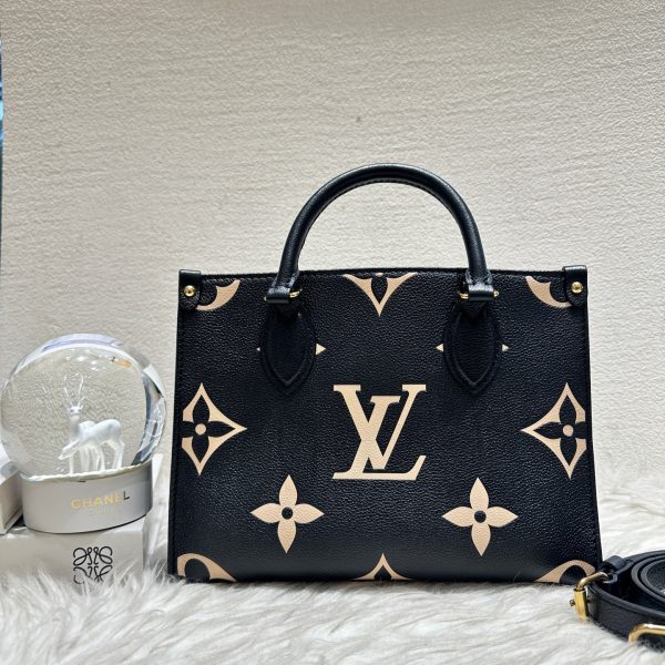 HB20565 LV ONTHEGO black and white microchipped