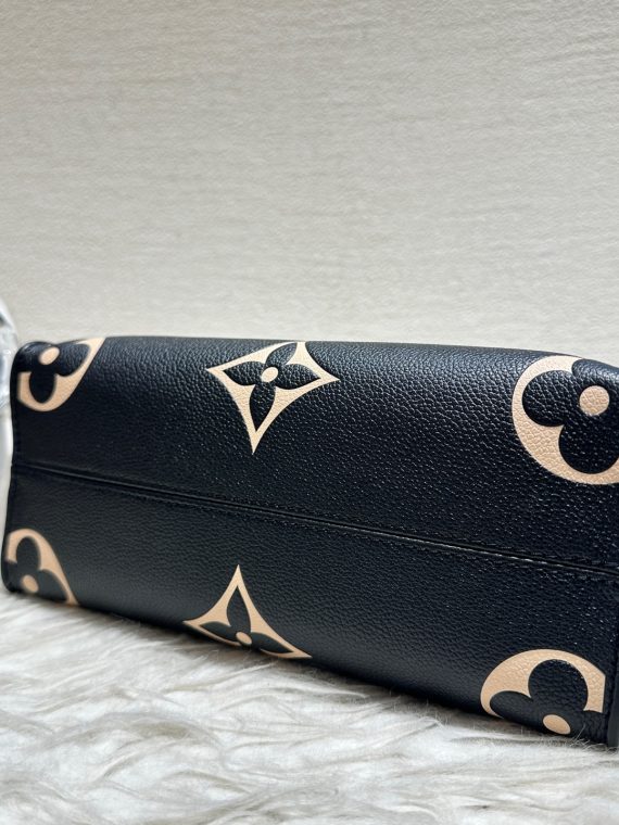 HB20565 LV ONTHEGO black and white microchipped