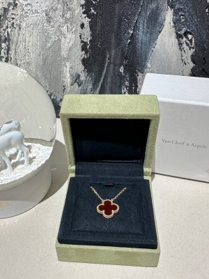 HB13985 Van Cleef & Arpels Carnelian Medieum Necklace